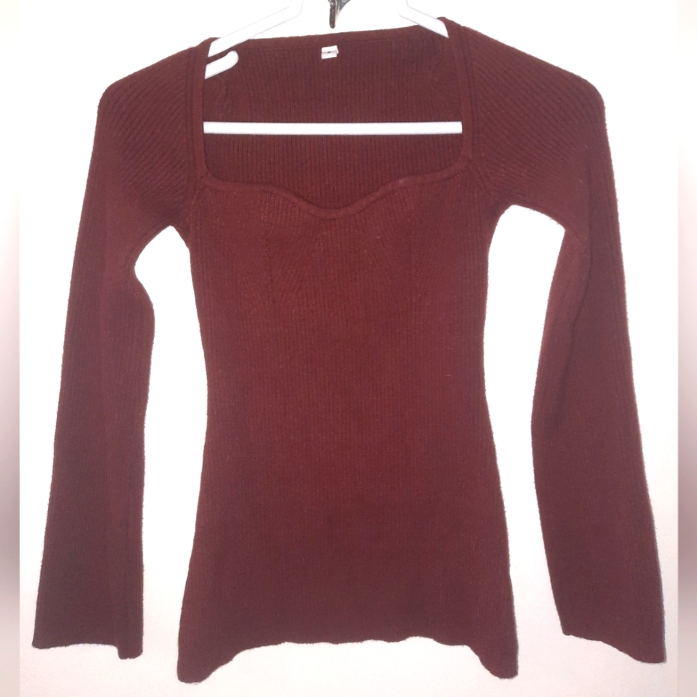 Womens maroon Amazon knit sweater size small excellent used condition